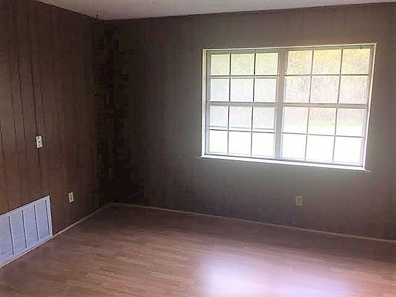 5th image of 1004 Oak Hollow Pl