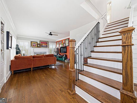 4th image of 233 Lagrange St