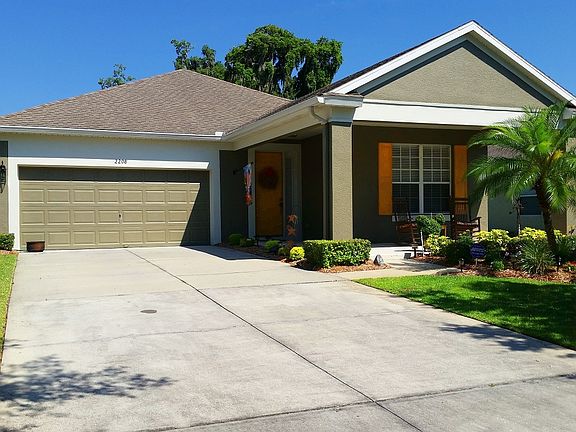 2nd image of 2208 Pine Oaks Trl