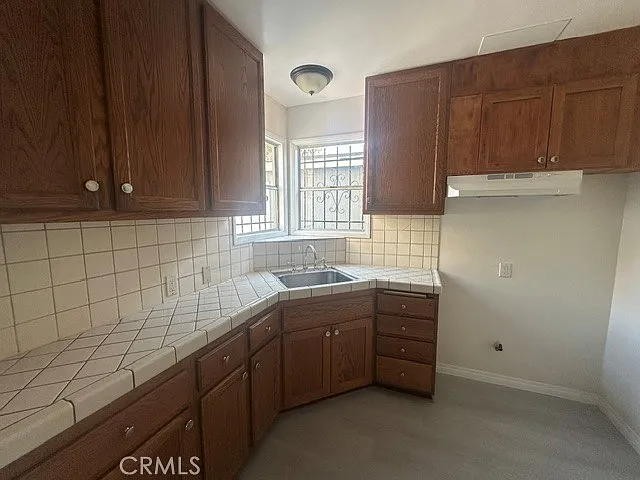 8811 S Budlong Ave — Photo 15