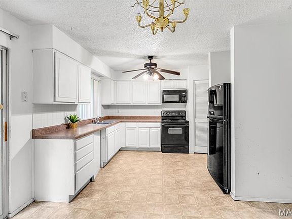 5th image of 9818 Ventura Dr
