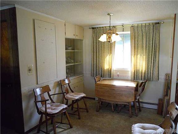 4th image of 98 Dale Dr