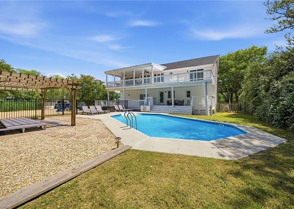 1st image of 313 Sailfish Ln