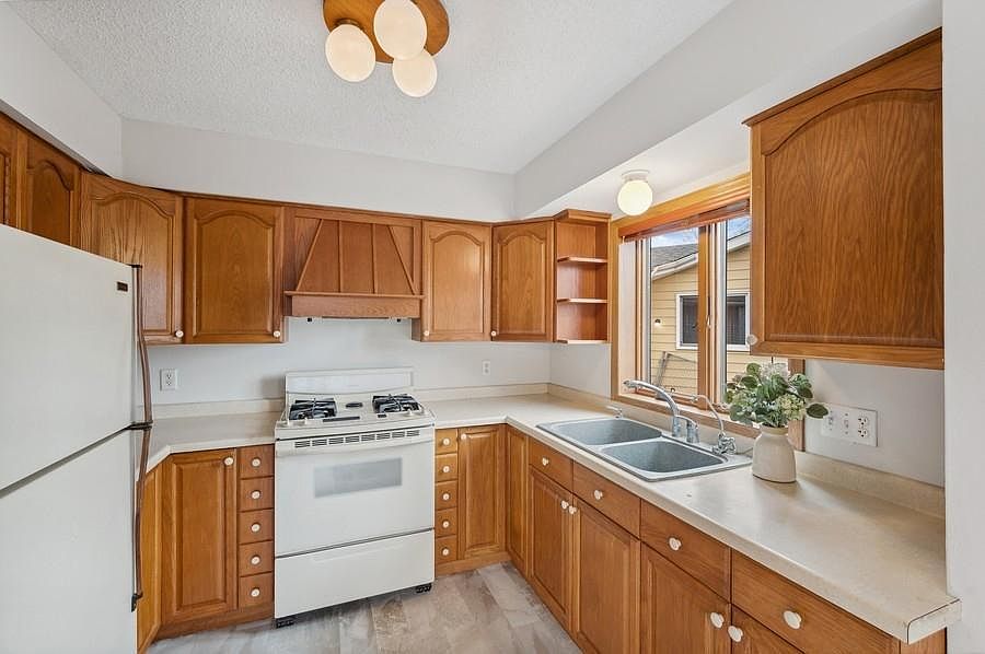 1st image of 991 Hammer Ave