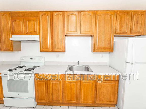 3rd image of 442 San Marco St Unit 12