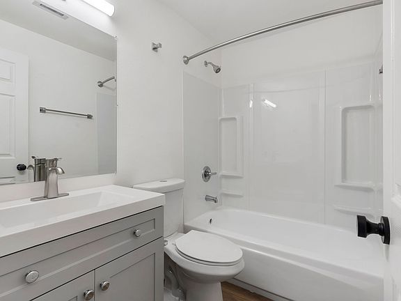 5th image of 962 Sunset Blvd NE #D-1