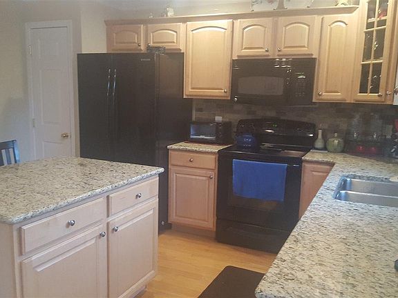 4th image of 326 Weatherstone Dr