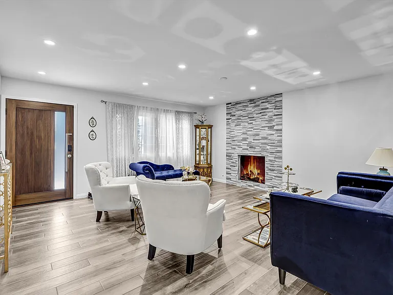 3078 Trinity Dr — Photo 8