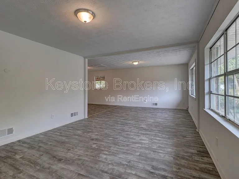 8774 Channing Dr — Photo 4