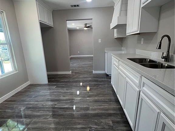 5th image of 114 Citriana St