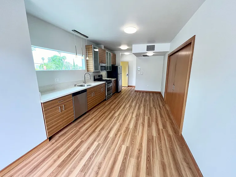 505 N San Vicente Blvd — Photo 14