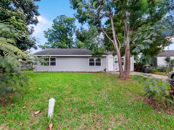 2351 Elegans Dr, North Charleston, SC 29405