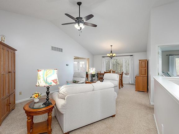 4th image of 3625 Kennedy Dr #14