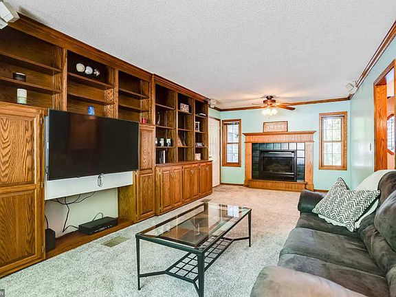 5th image of 10716 Wren St NW