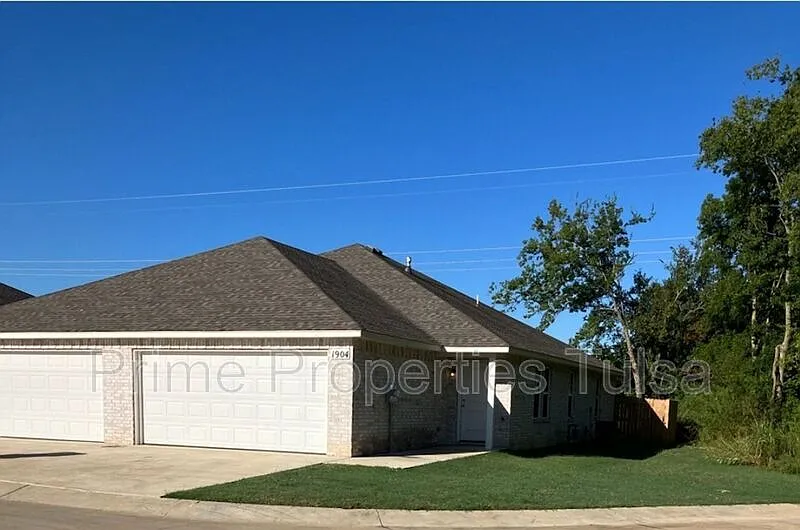 1511 Rosewood Dr