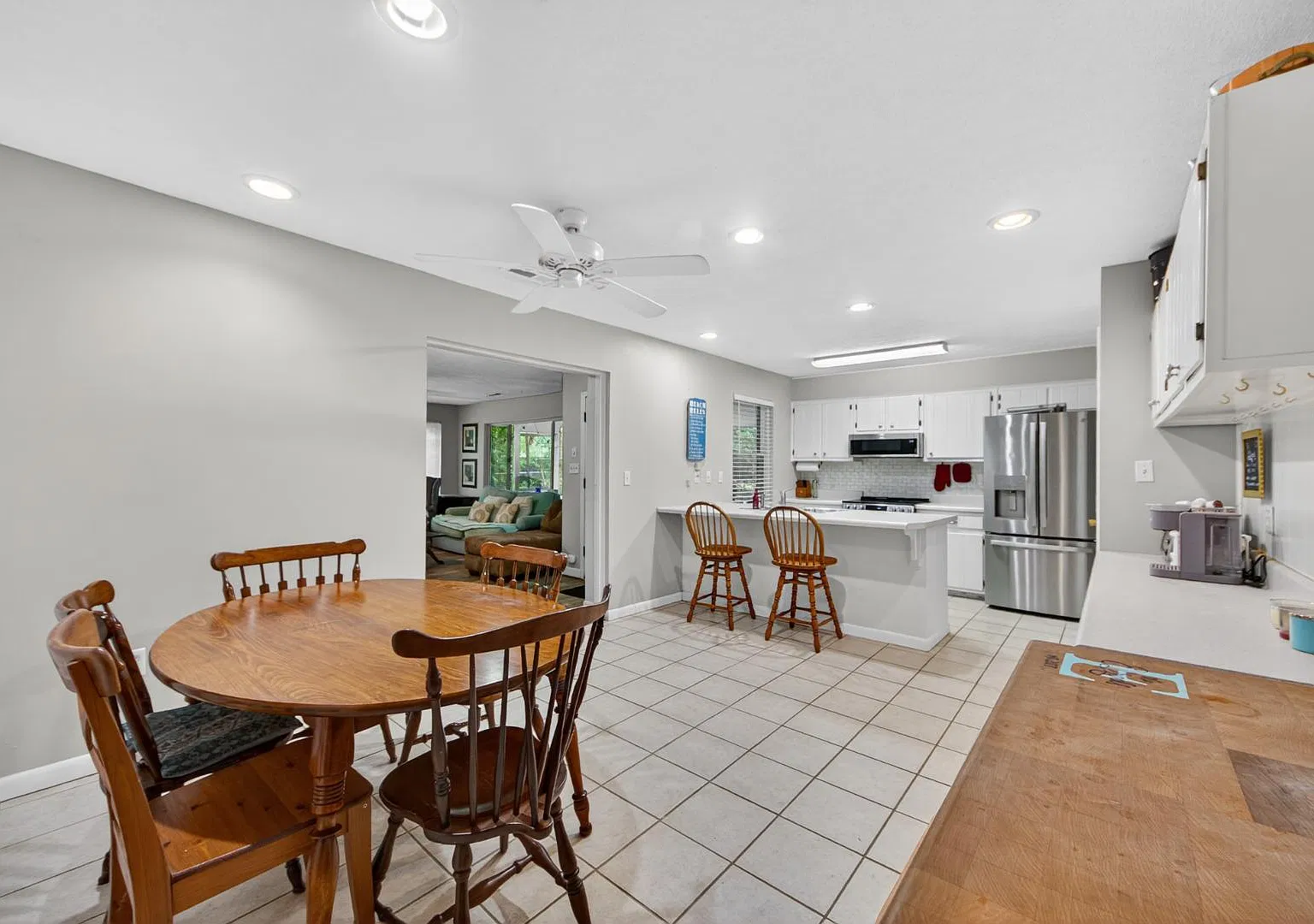 1312 Honeysuckle Ln — Photo 4