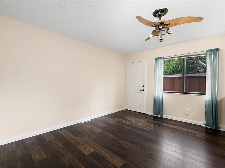 562 Vance St #D-9 — Photo 27