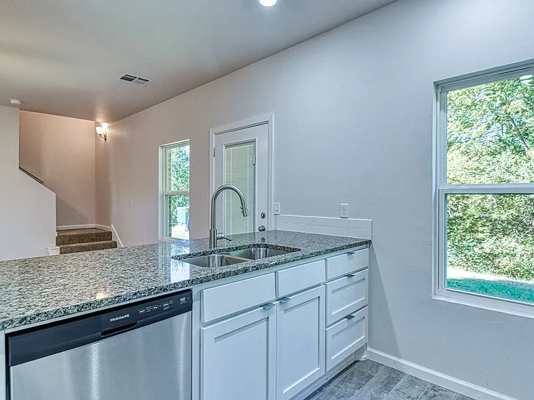 1002 Varenna Ln — Photo 16