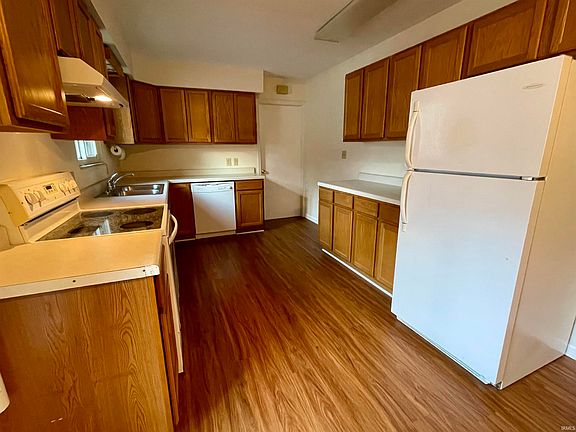 4th image of 3630 S Hays Dr