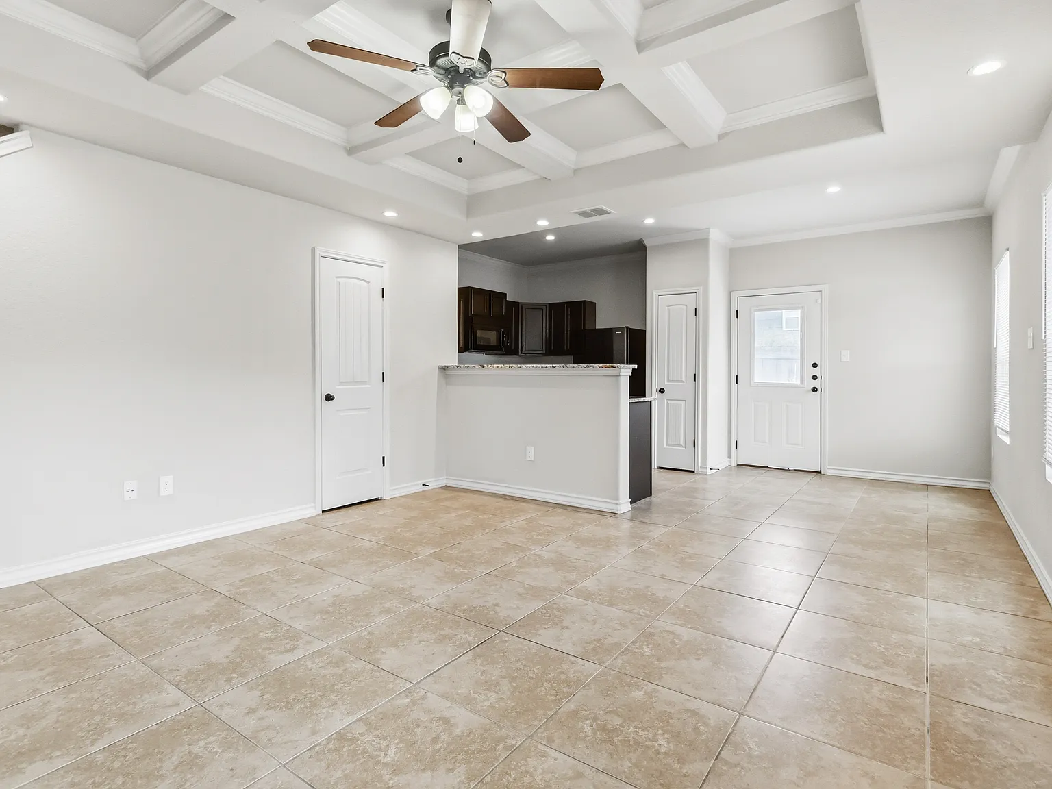 3 bed, 2.5 bath, 1250 sqft, $1,395 — Photo 4