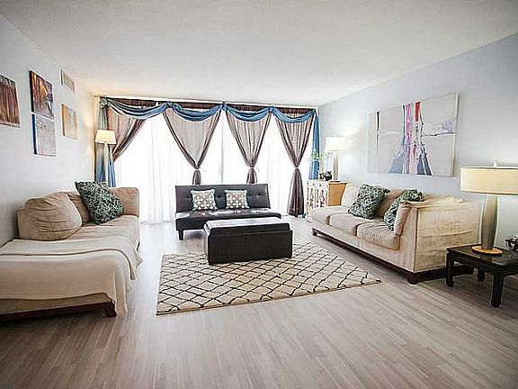 3rd image of 18071 Biscayne Blvd APT 304-3