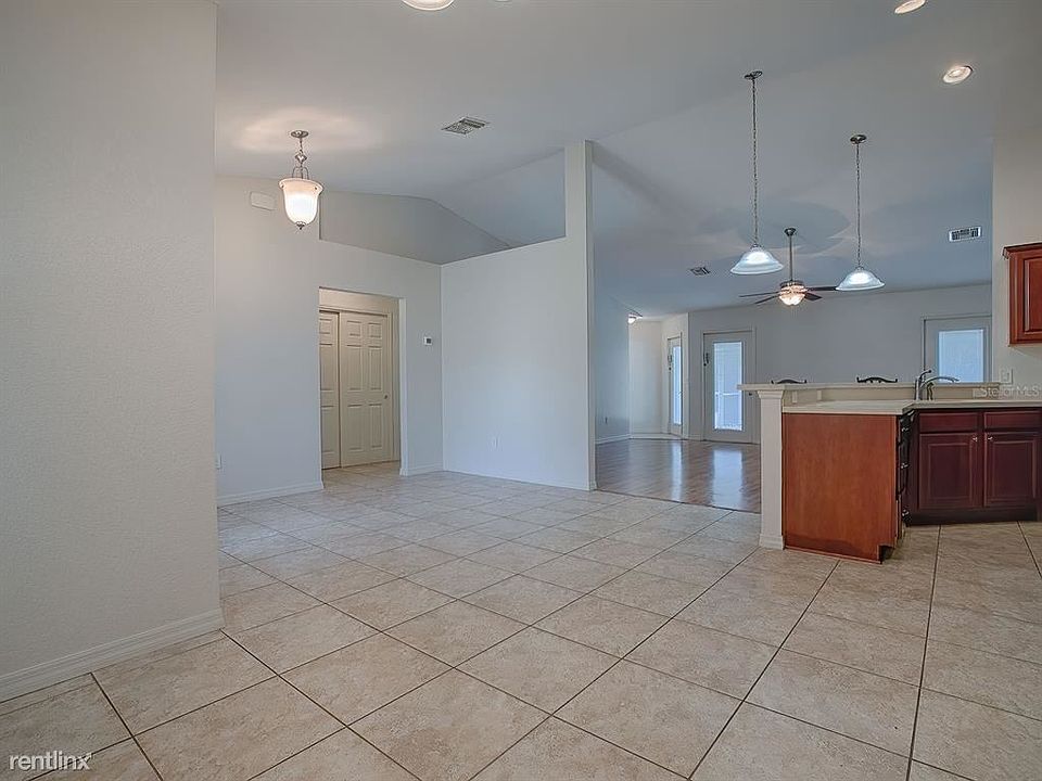 1st image of 802R Crestview Cir N