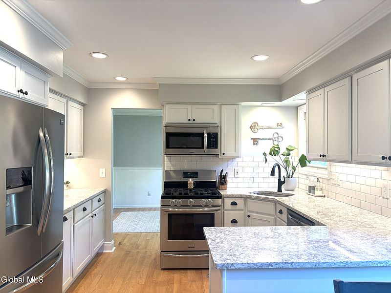 3rd image of 39 Frederick Place