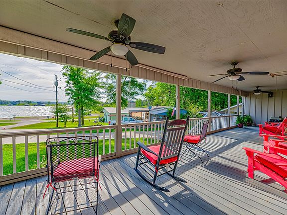 4th image of 210 Pine Grv