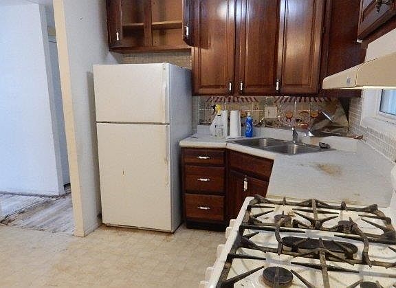 4th image of 1374 Reale Ave