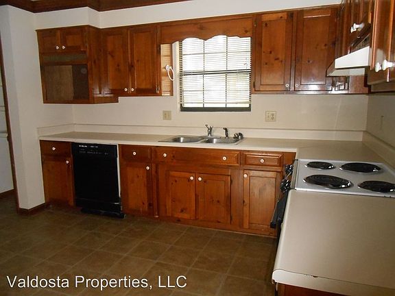 4th image of 2202 Oakgrove Cir