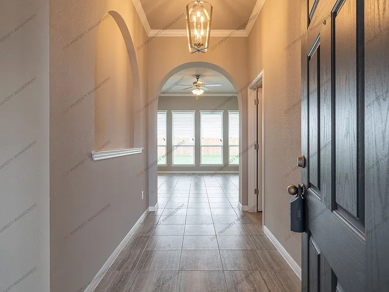 727 Cross Dr — Photo 3