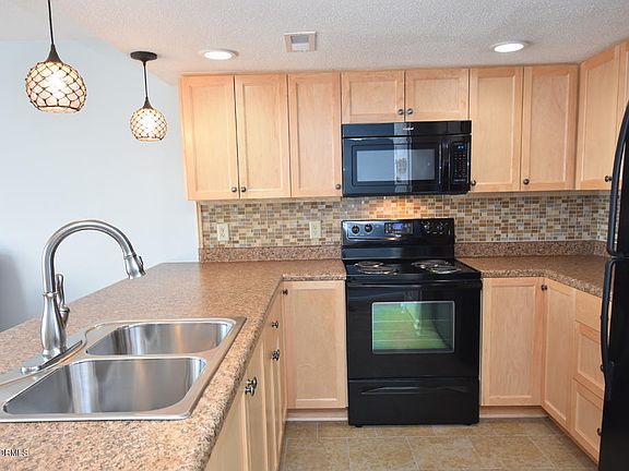 3rd image of 1518 S Lake Park Boulevard #2c