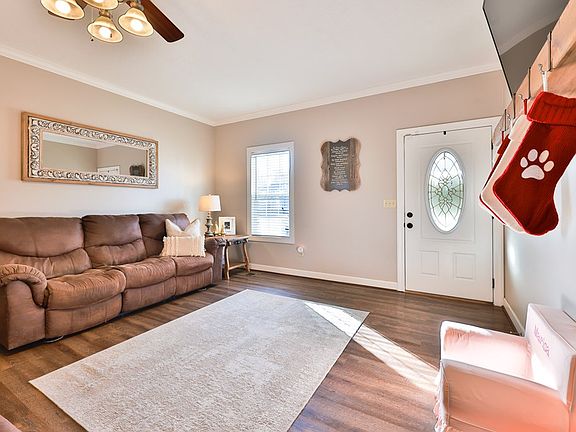 5th image of 128 Dogwood Ln