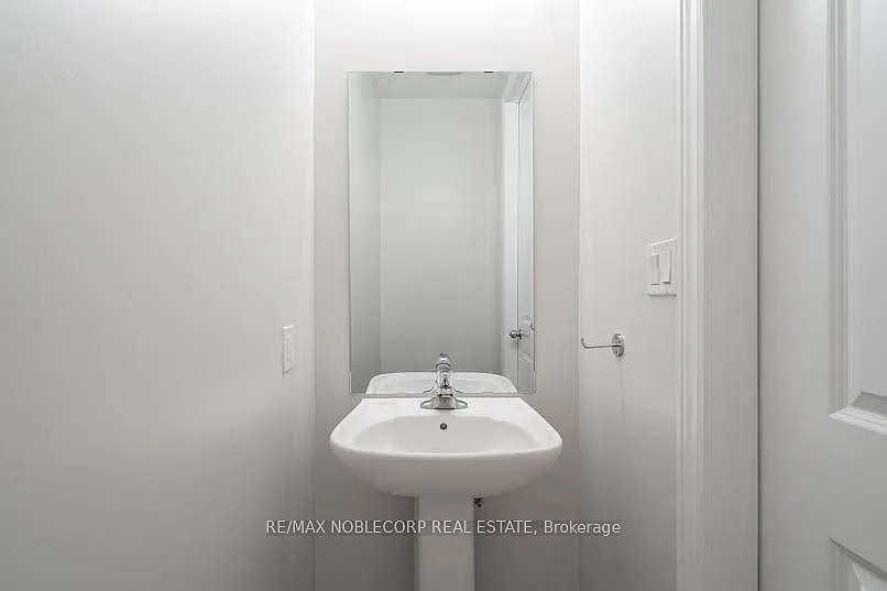 4 bed, $3,900 — Photo 4