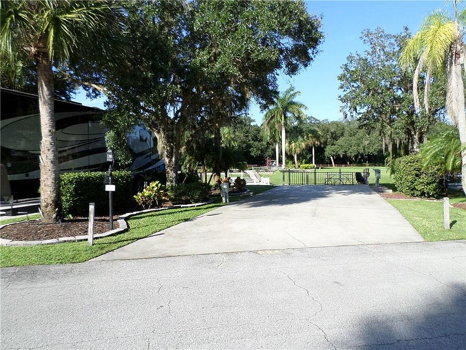 1st image of 584 Waterway Dr