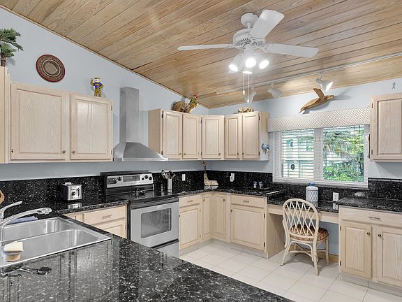 3rd image of 651 9th St