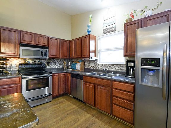 5th image of 471 Rosebud Cir
