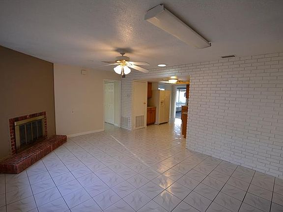 4th image of 529 Green Briar Blvd