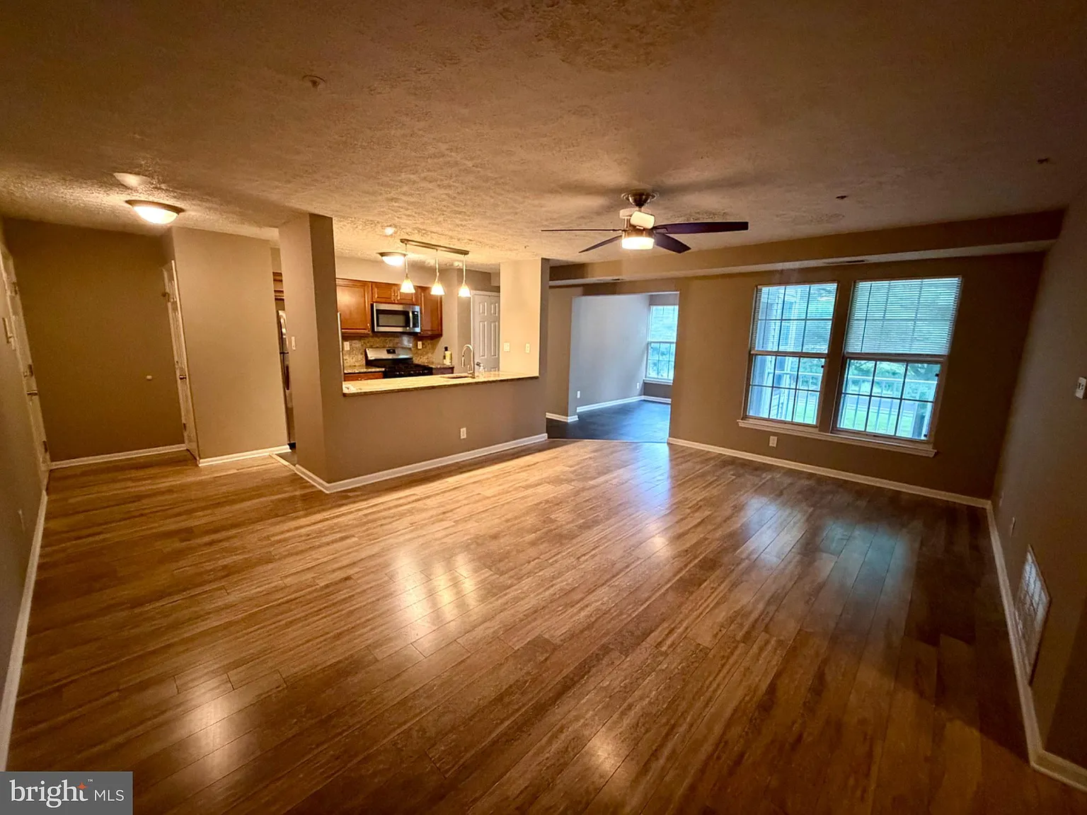 2 bed, 1.0 bath, 1128 sqft, $1,850 — Photo 3