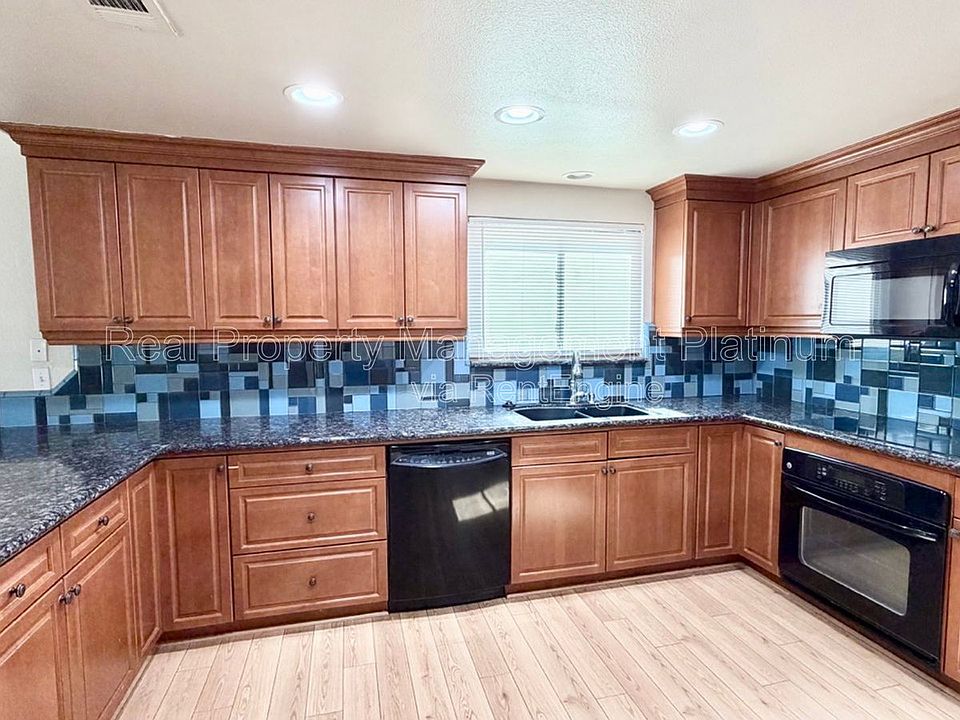 1st image of 3305 E Palo Alto Ave