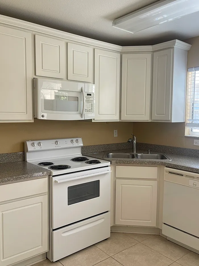 2 bed, 1.5 bath, 860 sqft, $1,475 — Photo 3