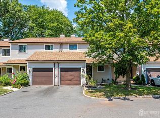 6 Tulip Ct, Edison, NJ 08820