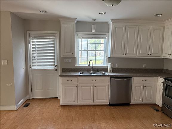 4th image of 1709 Kemper St