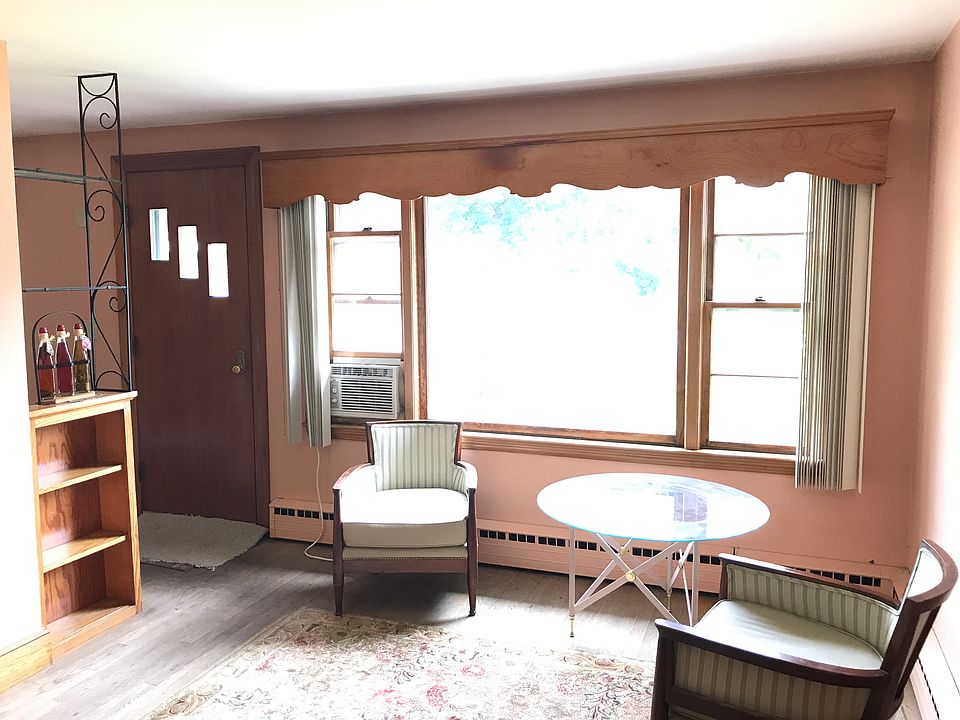 1st image of 42 Woodland Cir
