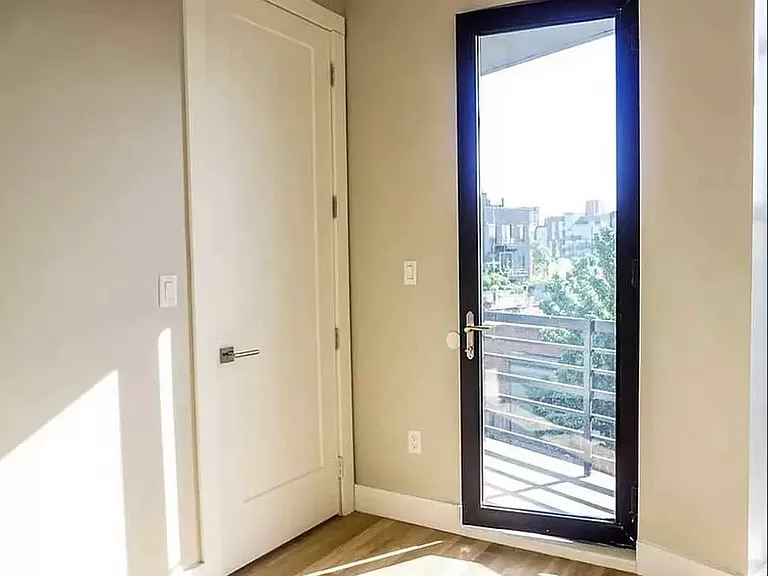434 Manhattan Ave #PENTHOUSE — Photo 17