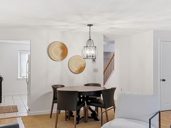 3rd image of 4 Oak St #1