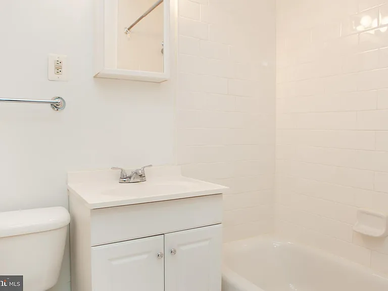 1712 W Abingdon Dr #301 — Photo 19