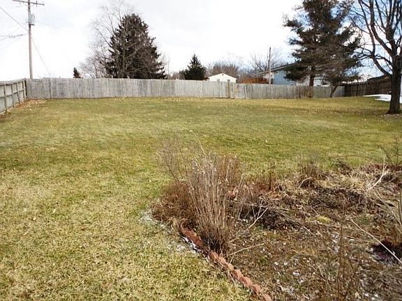 4th image of 610 Irving Wick Dr