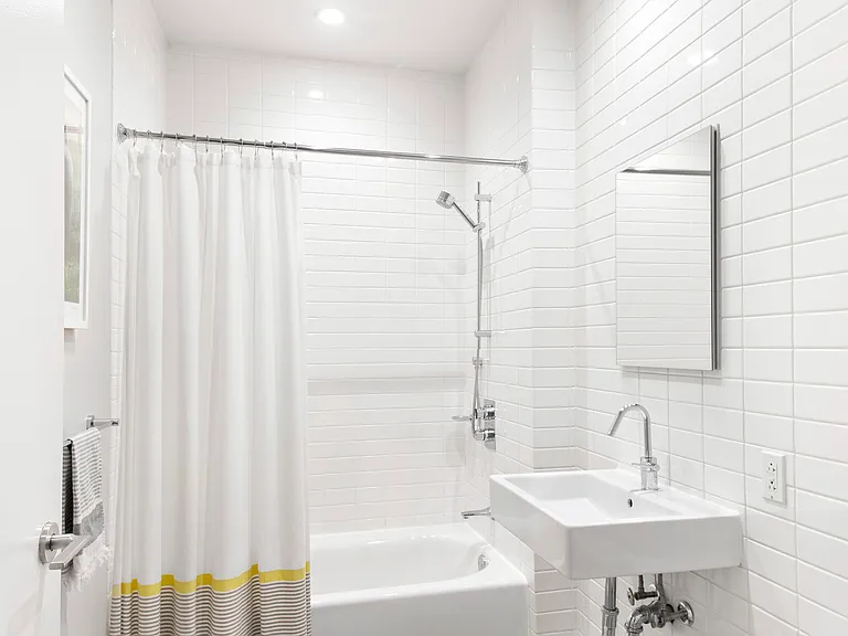 420 W 25th St #4C — Photo 6