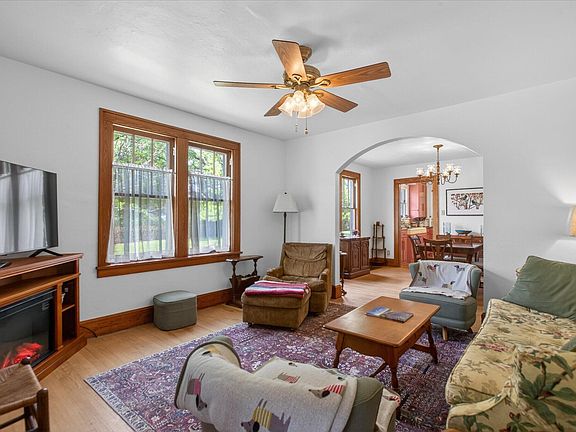 4th image of 1007 W Detroit St